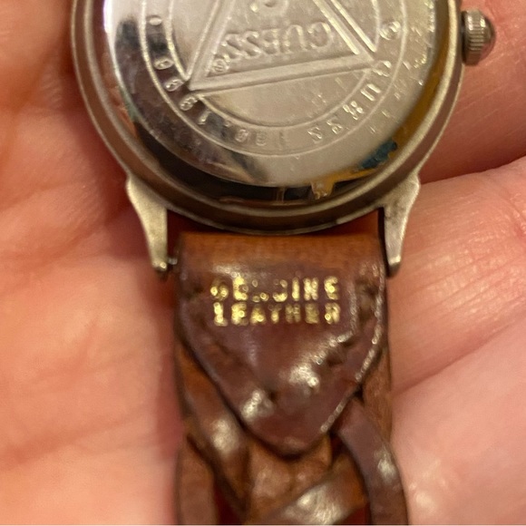 Vintage Guess Brown Leather Watch - Picture 7 of 8